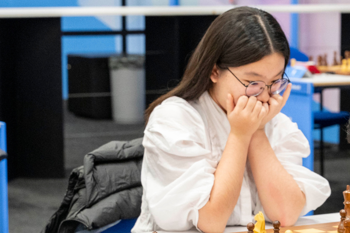 鹿妙夷在比尔国际象棋节前进行车轮战